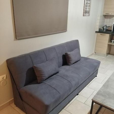 Hommie Apartment Amaliada Bagian luar foto