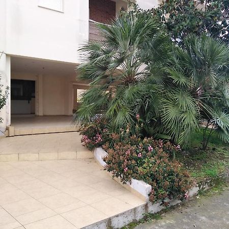 Hommie Apartment Amaliada Bagian luar foto