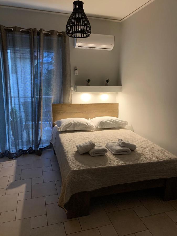 Hommie Apartment Amaliada Bagian luar foto