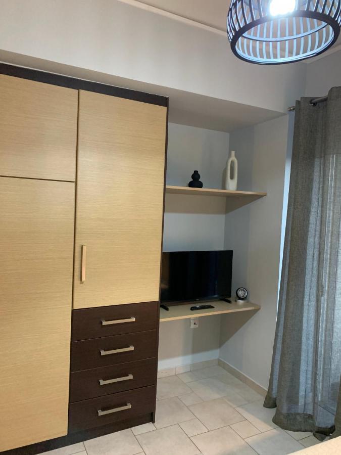 Hommie Apartment Amaliada Bagian luar foto
