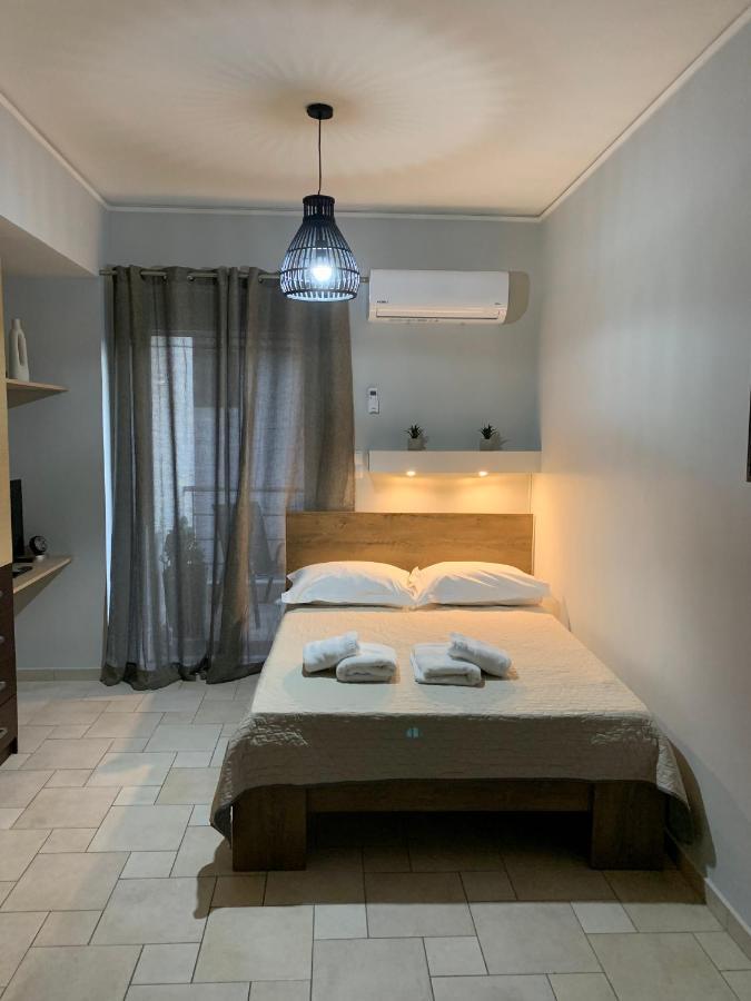 Hommie Apartment Amaliada Bagian luar foto