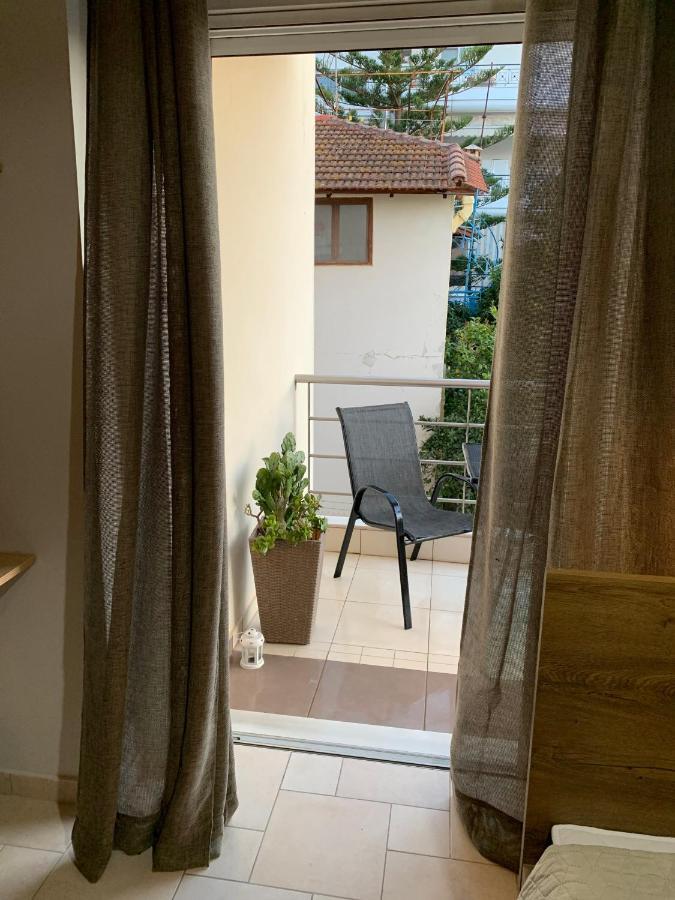 Hommie Apartment Amaliada Bagian luar foto