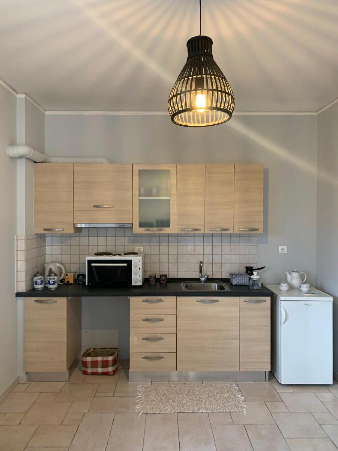 Hommie Apartment Amaliada Bagian luar foto