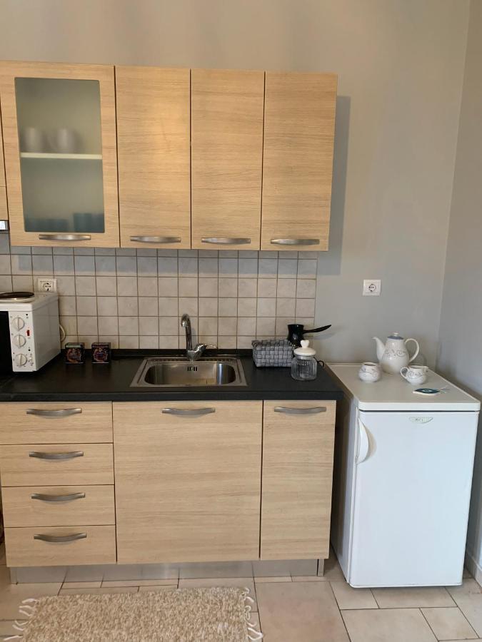 Hommie Apartment Amaliada Bagian luar foto