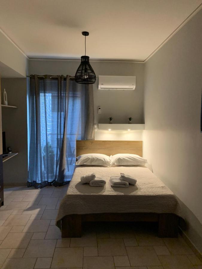 Hommie Apartment Amaliada Bagian luar foto