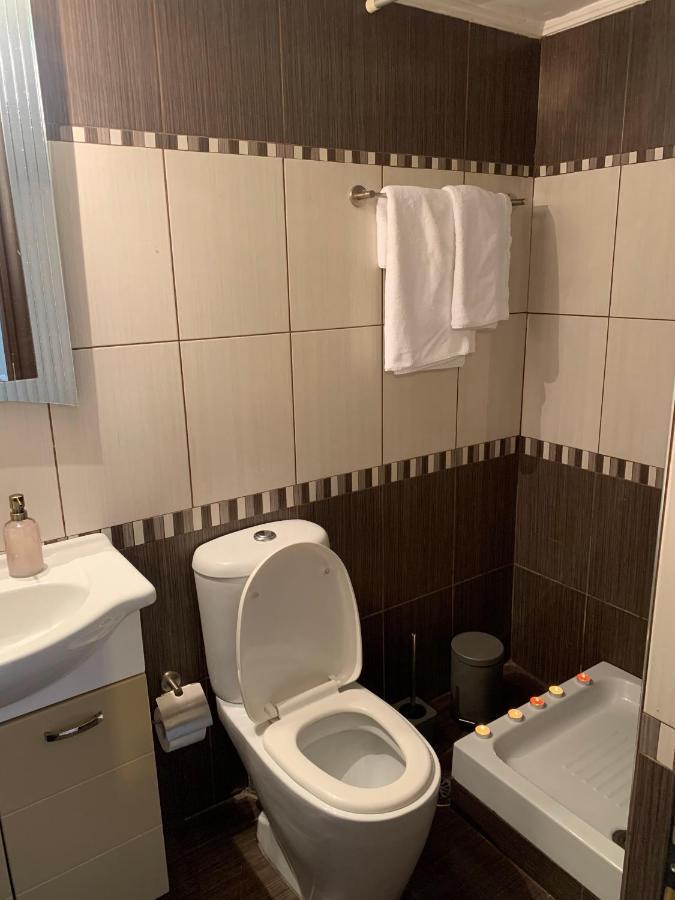 Hommie Apartment Amaliada Bagian luar foto