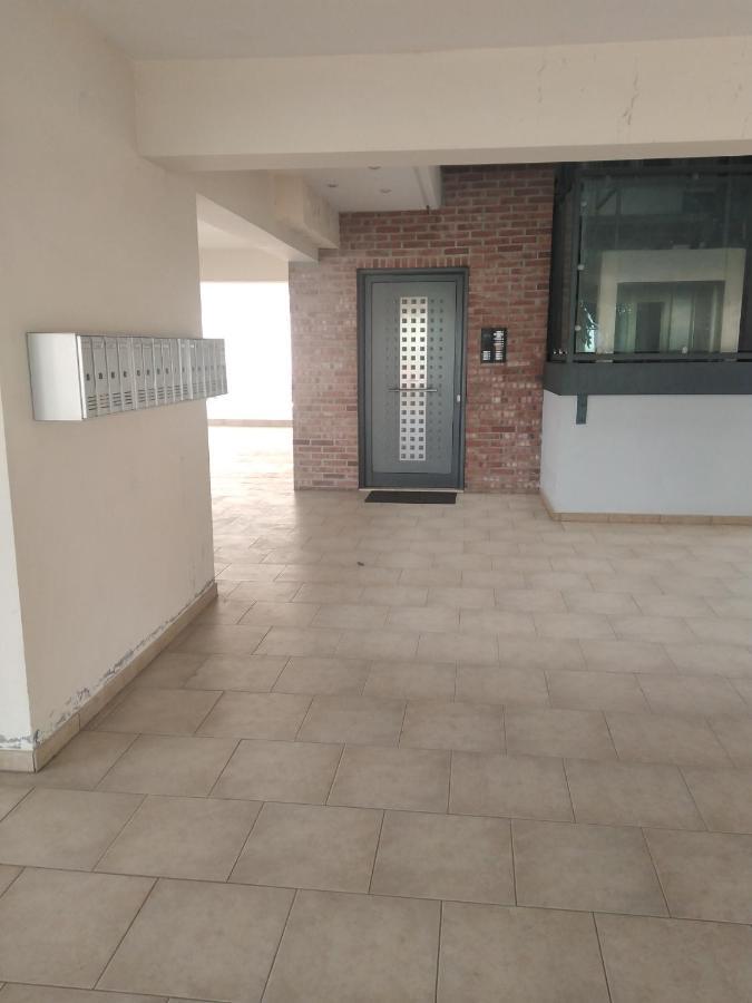 Hommie Apartment Amaliada Bagian luar foto